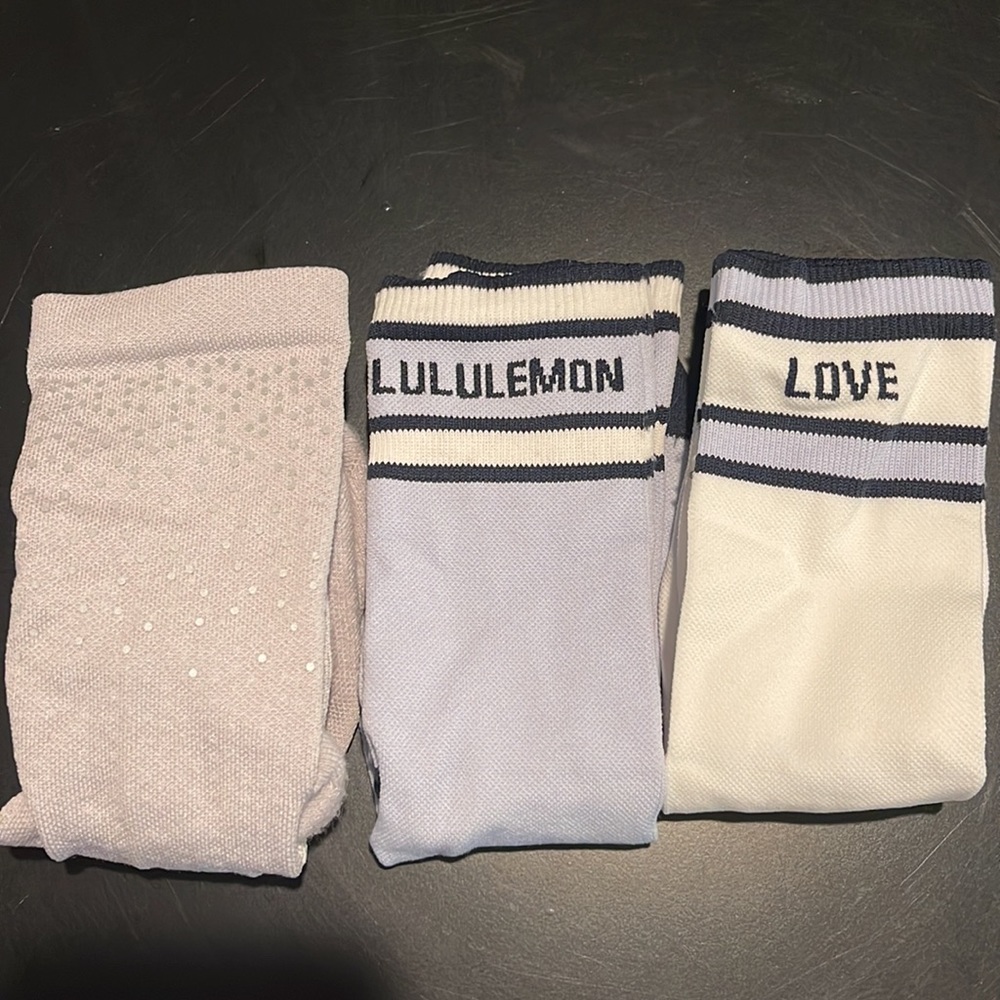 Set of 3 LuluLemon quarter socks Size M/L 2NWOT&1x